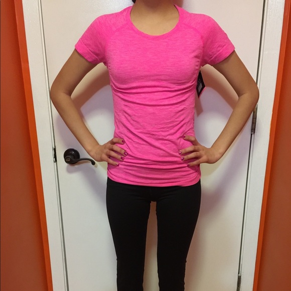 - Victoria’s secret workout mesh top price for each - Picture 2 of 8